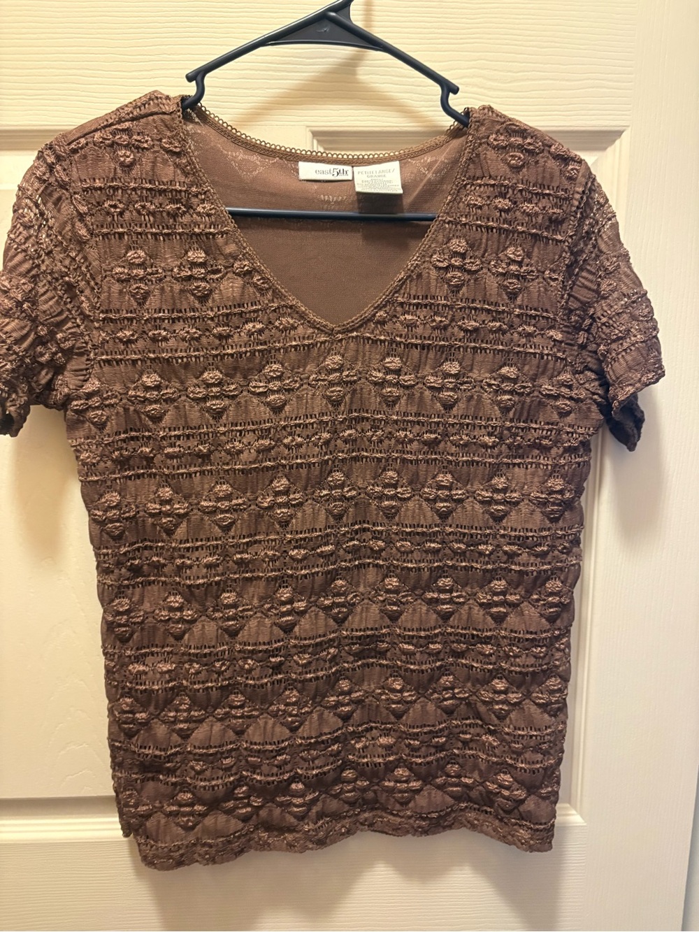 East 5th Brown Textured V‑Neck Short Sleeve Top petite large